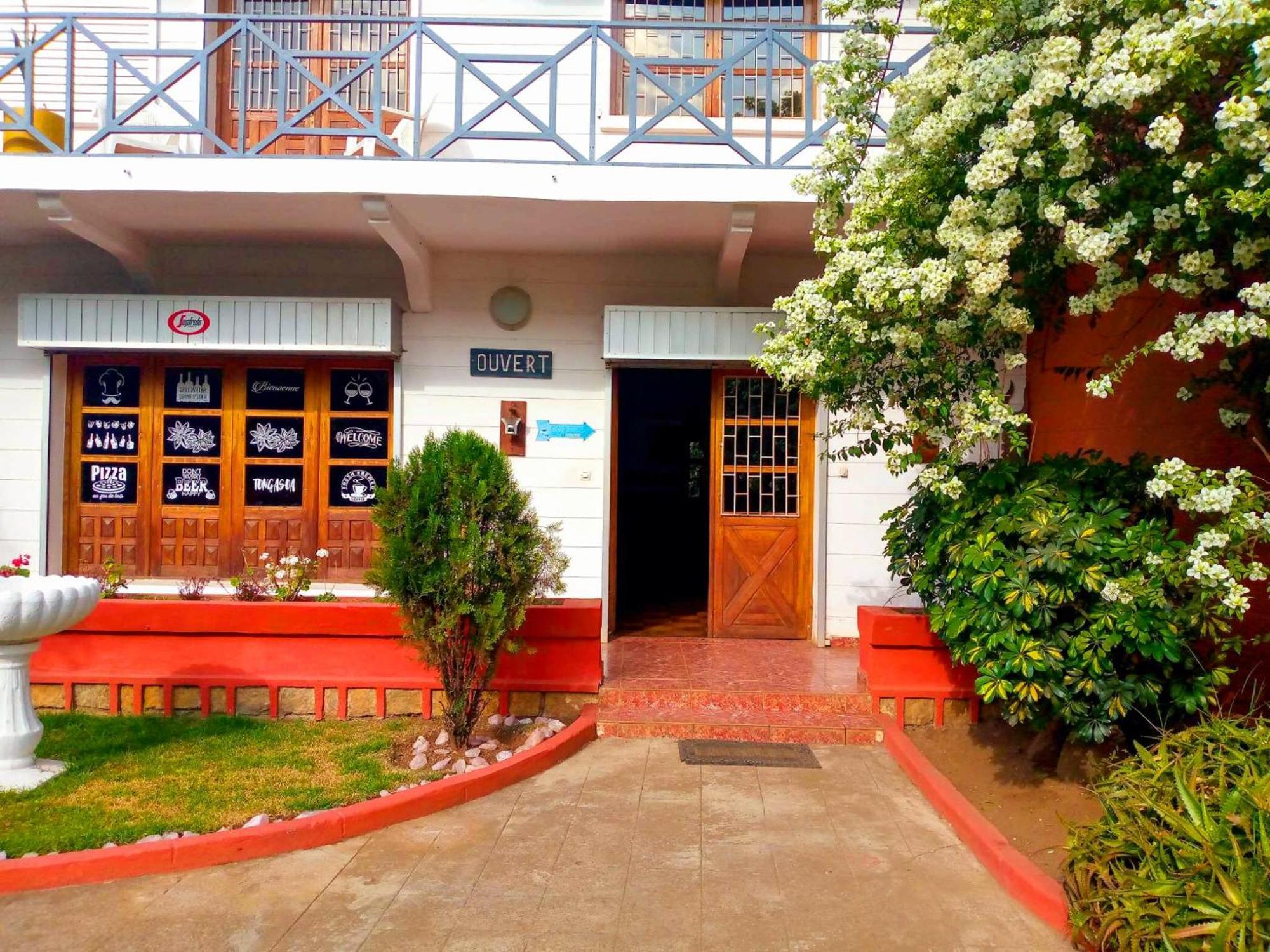 L'Anis Etoile - Hotel Restaurant Antsirabe Exterior photo